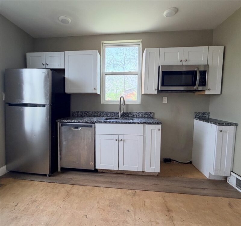 2088 Plainview Ave — photo 6