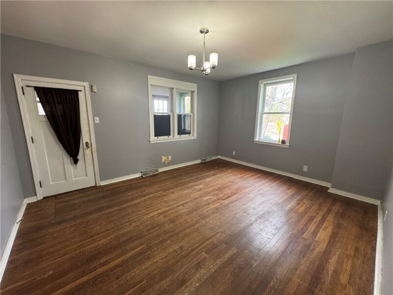 804 Eastman St — photo 3