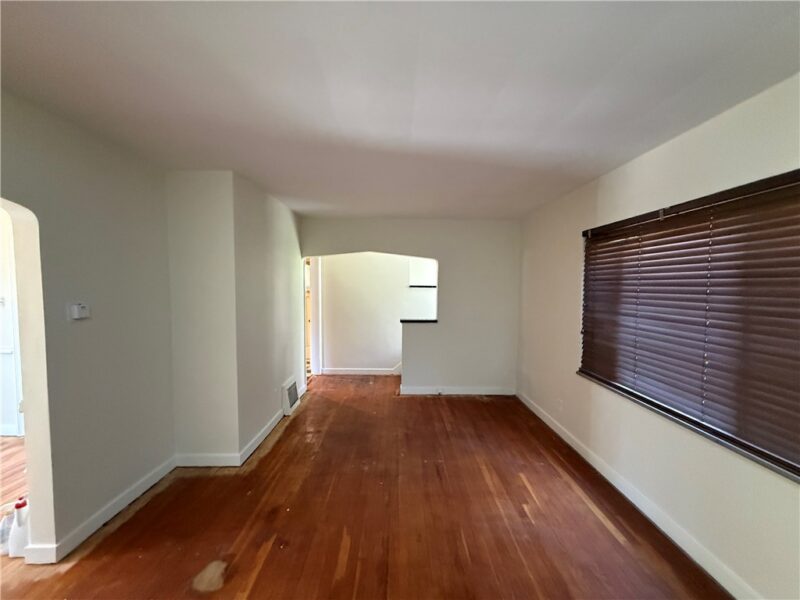 111 Robin St — photo 3
