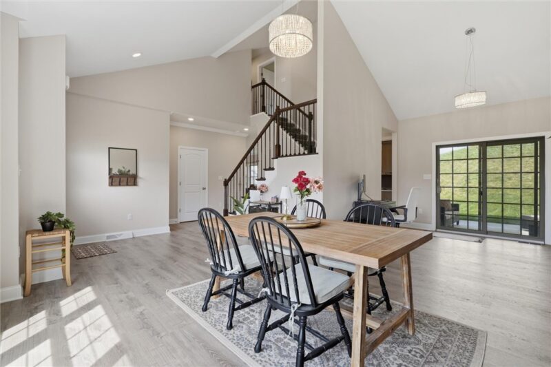 301 Juniper Way — photo 3