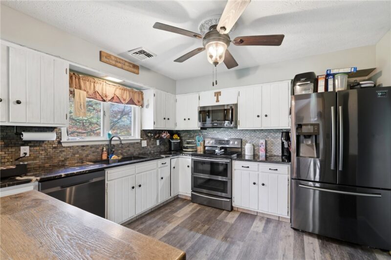 6 Manorview — photo 7
