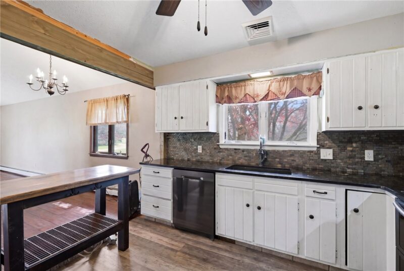 6 Manorview — photo 8