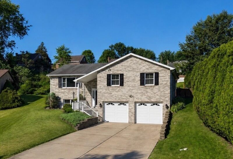 209 Falcon Ridge DRIVE — photo 2