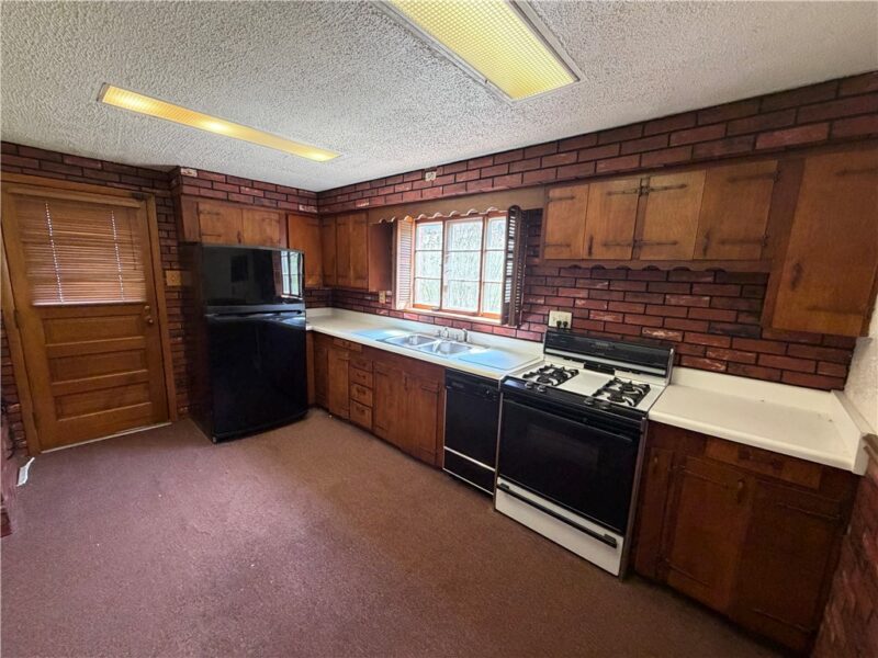 214 Madison Ave — photo 2