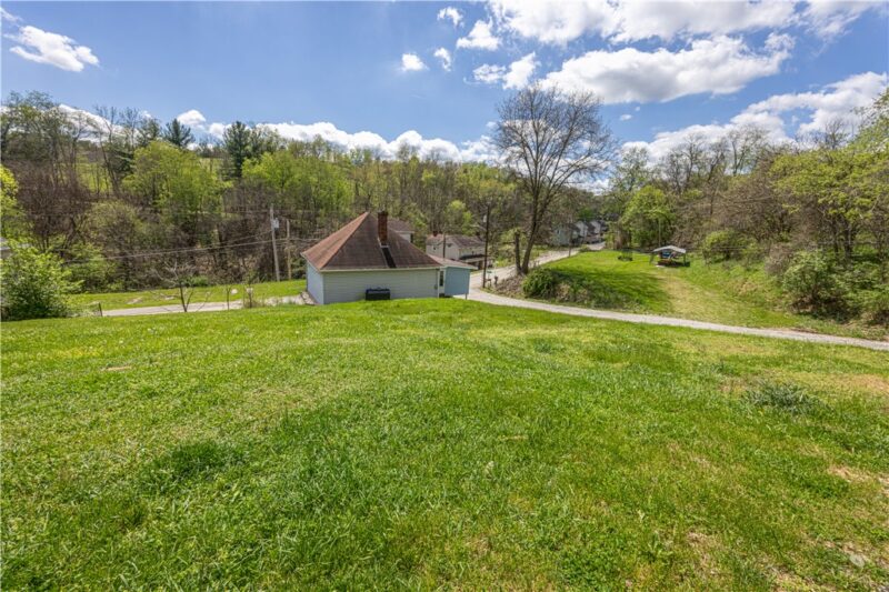 225 Lynn Rd — photo 3