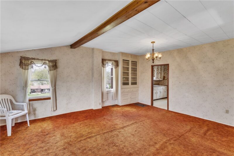 208 Center St — photo 3