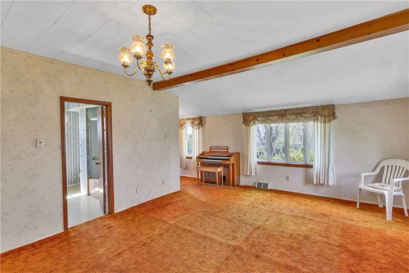 208 Center St — photo 4