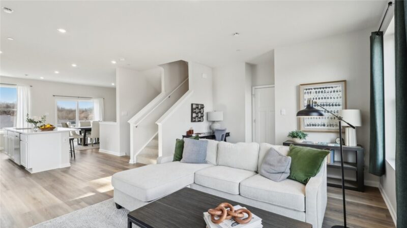 175 Laurel Hills Dr — photo 2