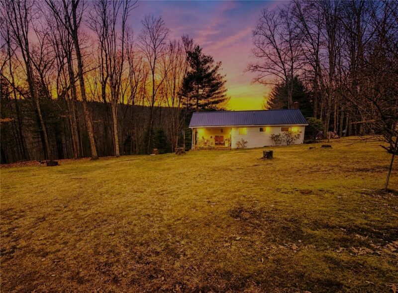 97 Robin Ln — photo 3