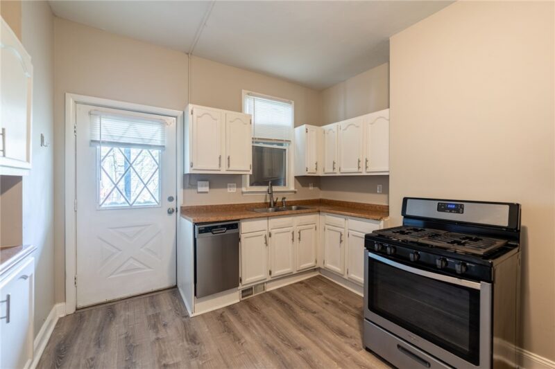 3144 1/2 McClure Ave — photo 5