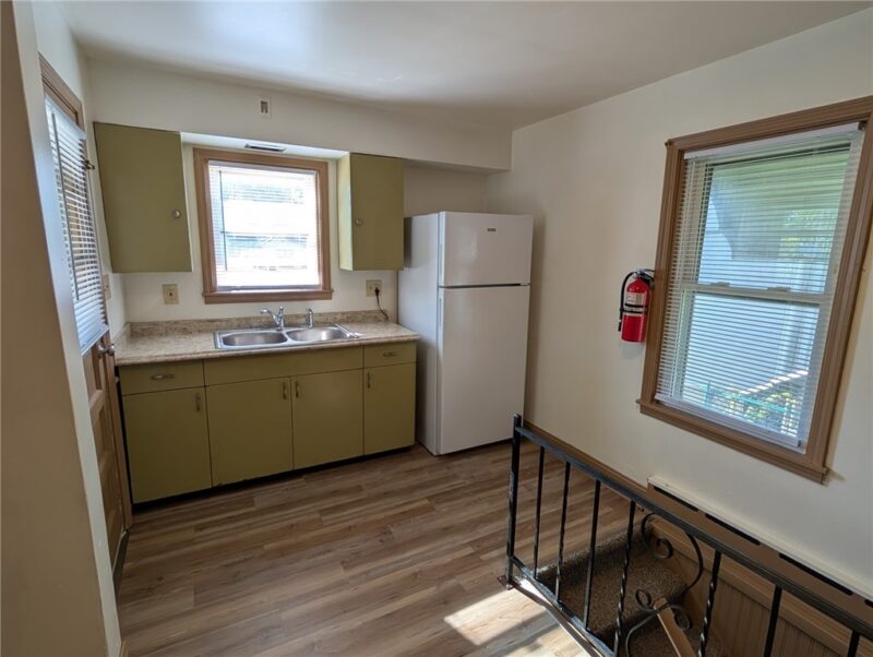 520 W Pike St — photo 3