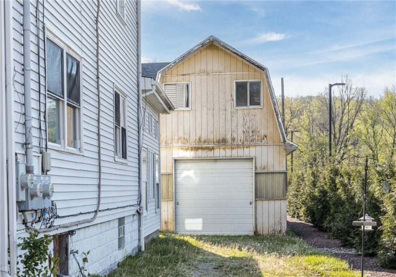 524 W Pike St — photo 3