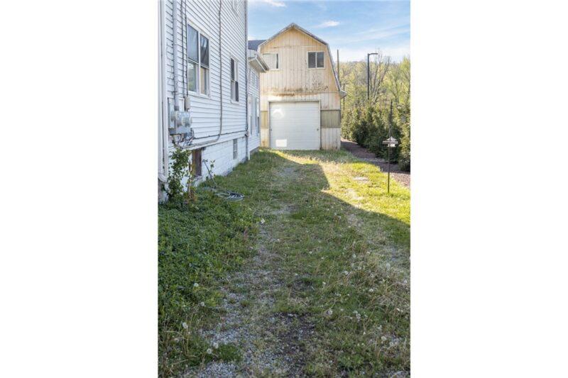 524 W Pike St — photo 4