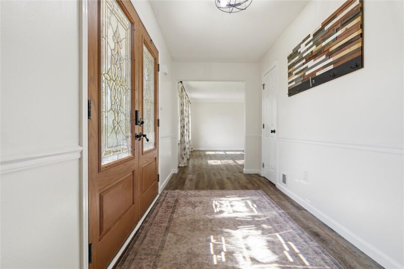 105 Bayberry Ln — photo 2
