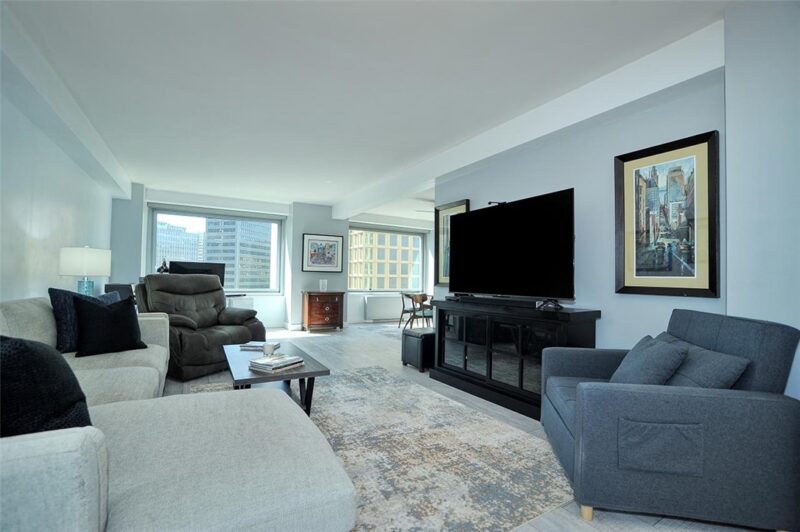 320 Fort Duquesne Blvd 7M — photo 2
