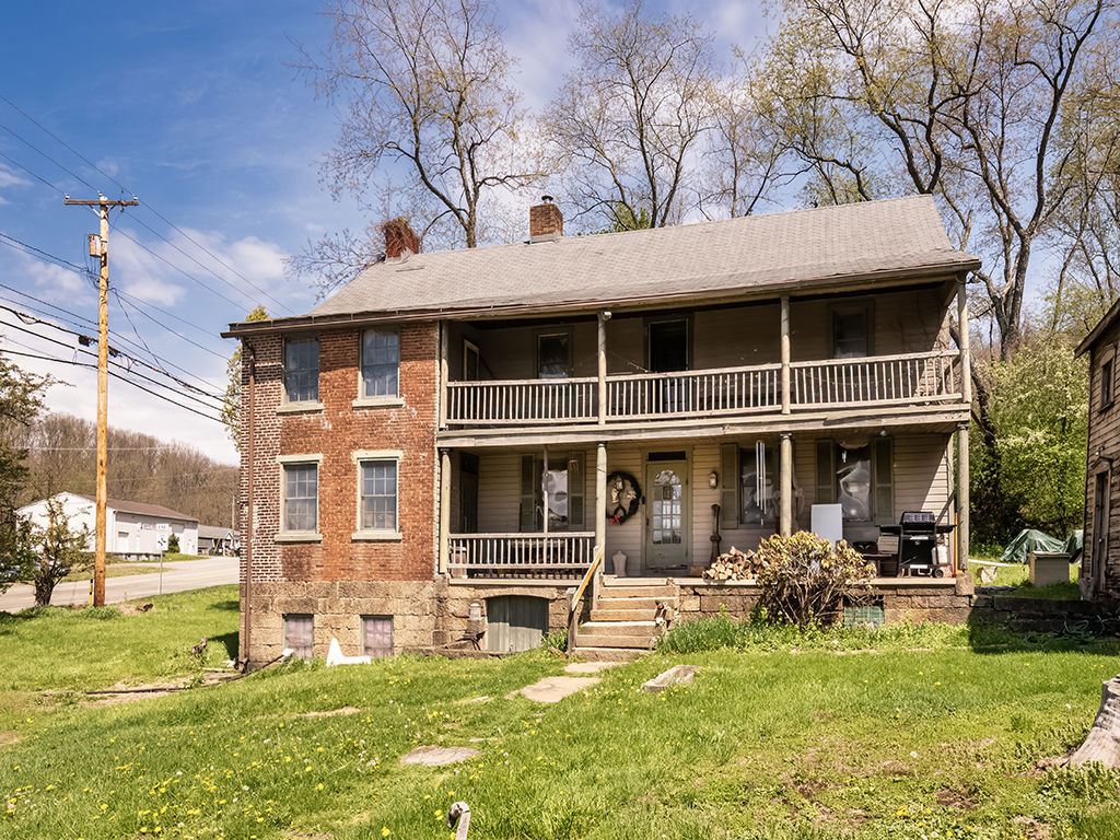 333 Perry HIGHWAY — photo 1