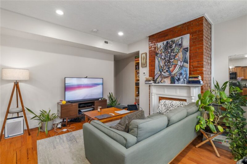 5239 Wickliff St — photo 3