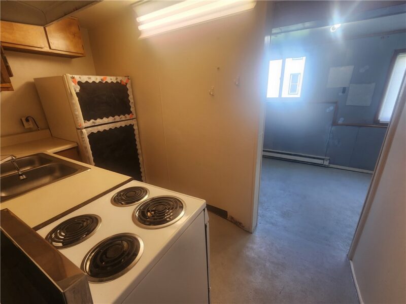 670 Park St — photo 4