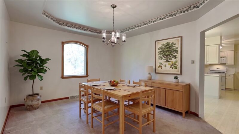 969 Beverly Avenue — photo 4