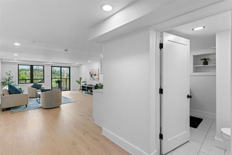 3211 Dobson Street — photo 3