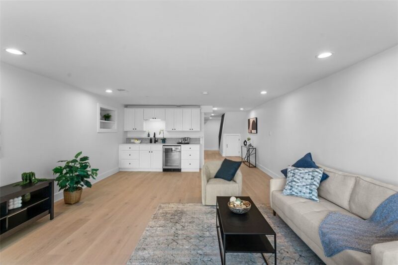 3211 Dobson Street — photo 7