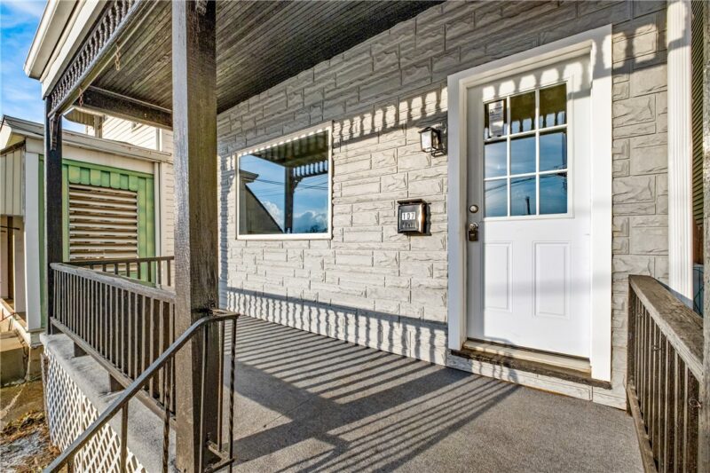 107 John St — photo 3