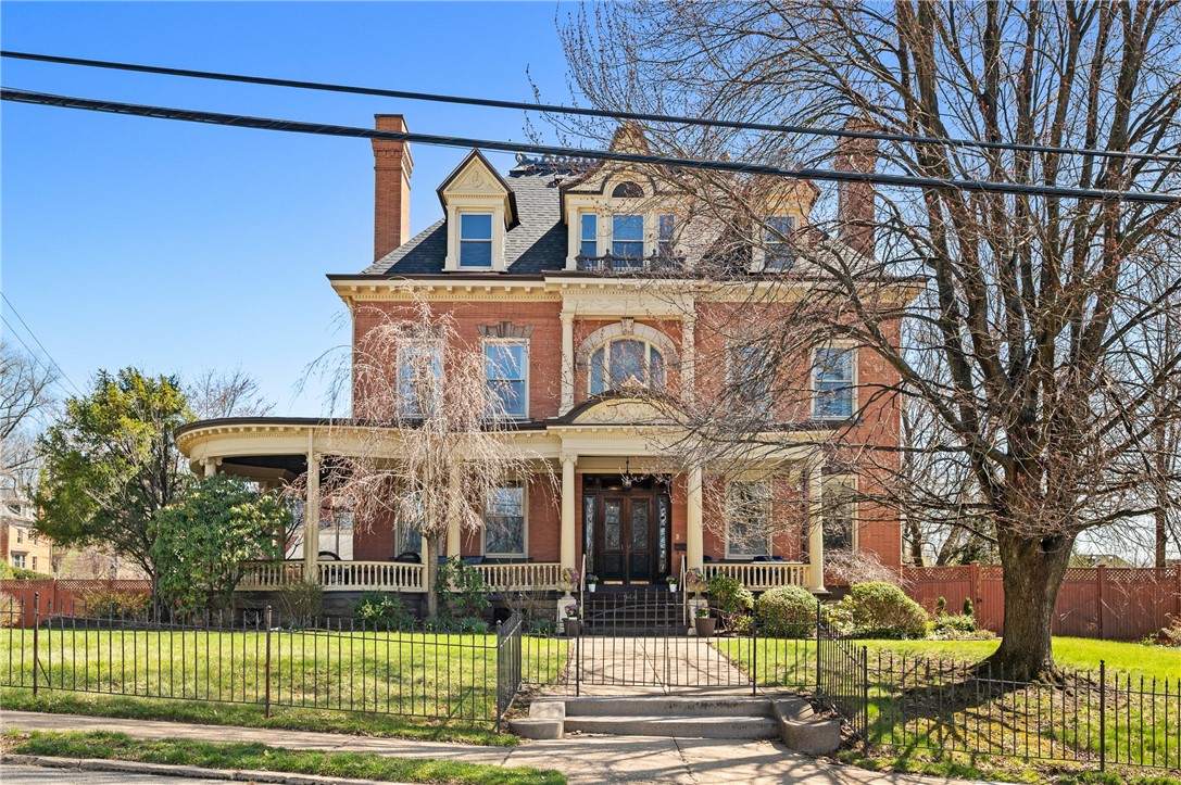 944 N Sheridan Avenue — photo 1