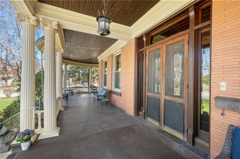 944 N Sheridan Avenue — photo 3