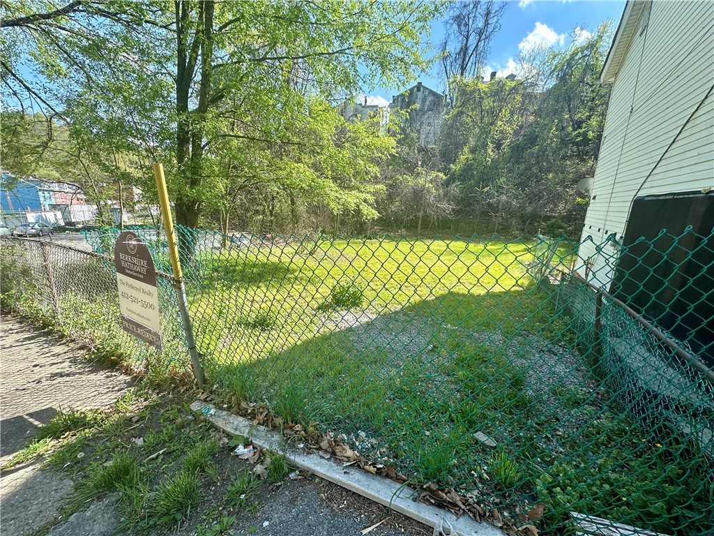000 McClure Ave — photo 1