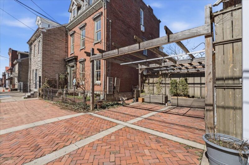 2119 Sarah STREET — photo 7
