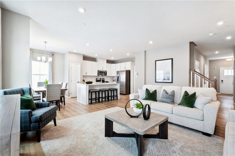 151 Victoria Drive — photo 4