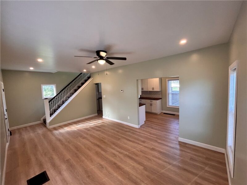 1377 Perry Highway — photo 4