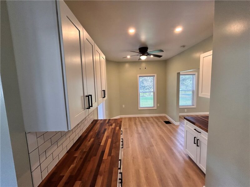 1377 Perry Highway — photo 5