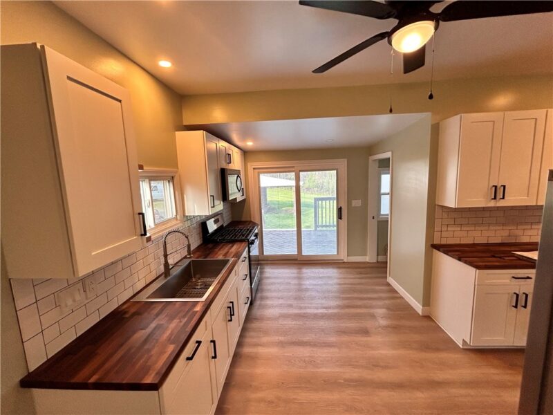 1377 Perry Highway — photo 6