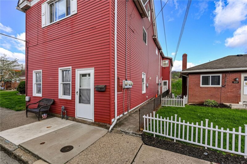 222 Adrian Ave — photo 3