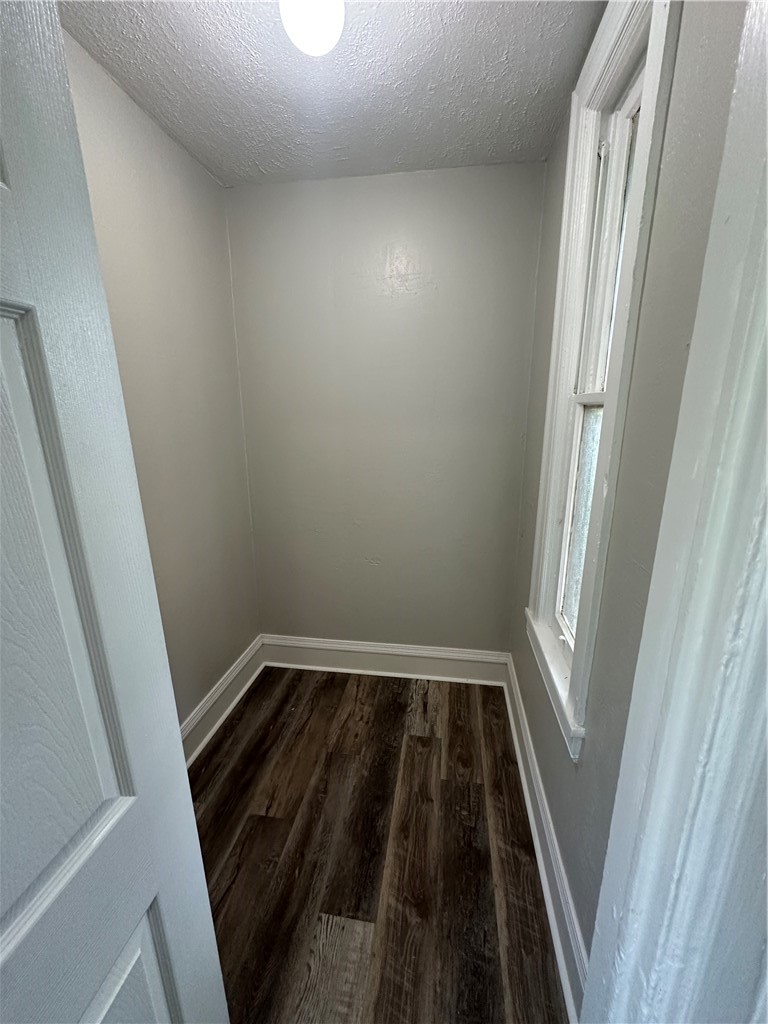 633 Tingley Ave — photo 7