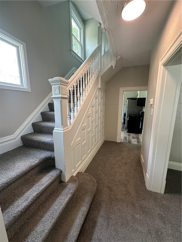 633 Tingley Ave — photo 8