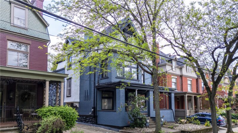 5820 Howe St — photo 3