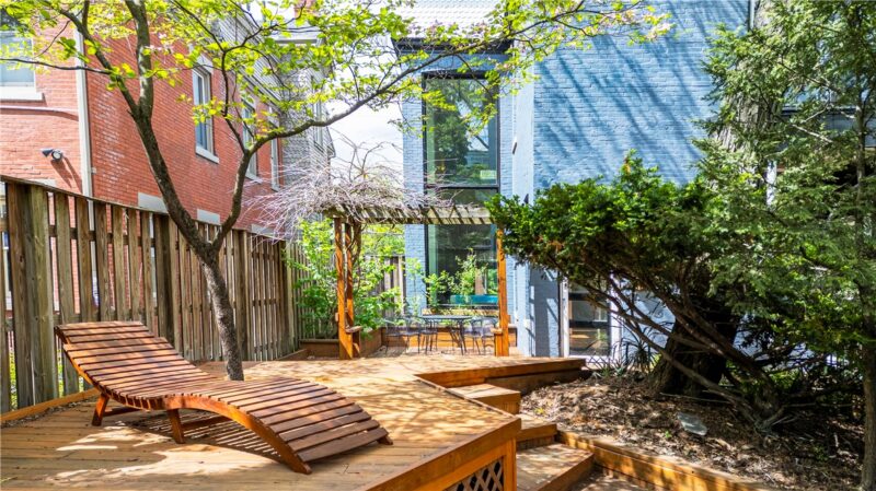 5820 Howe St — photo 5