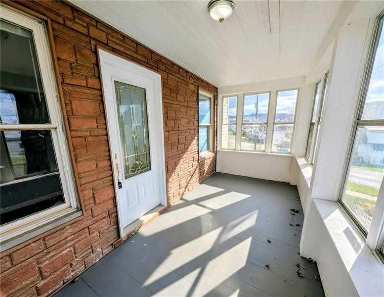 305 Central Ave — photo 4