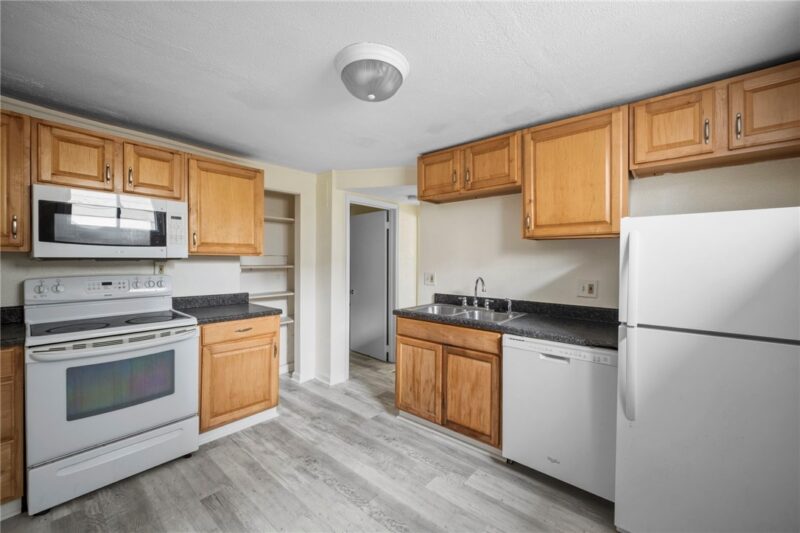 524 5th Ave — photo 3
