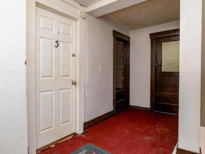 270 15th St — photo 4