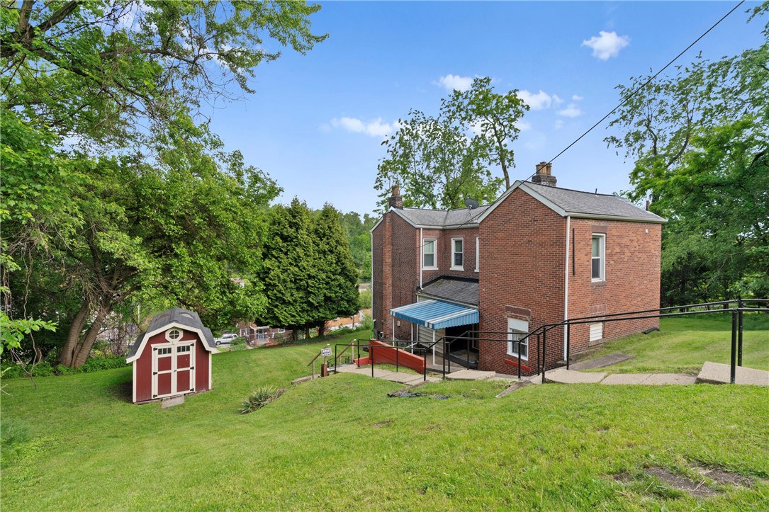 555 Hazelwood Ave — photo 1