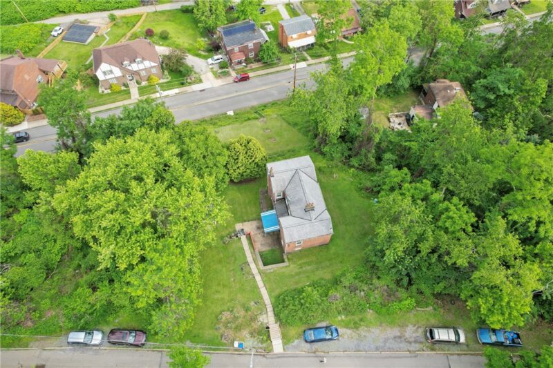 555 Hazelwood Ave — photo 5
