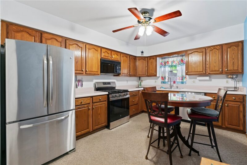 555 Hazelwood Ave — photo 7