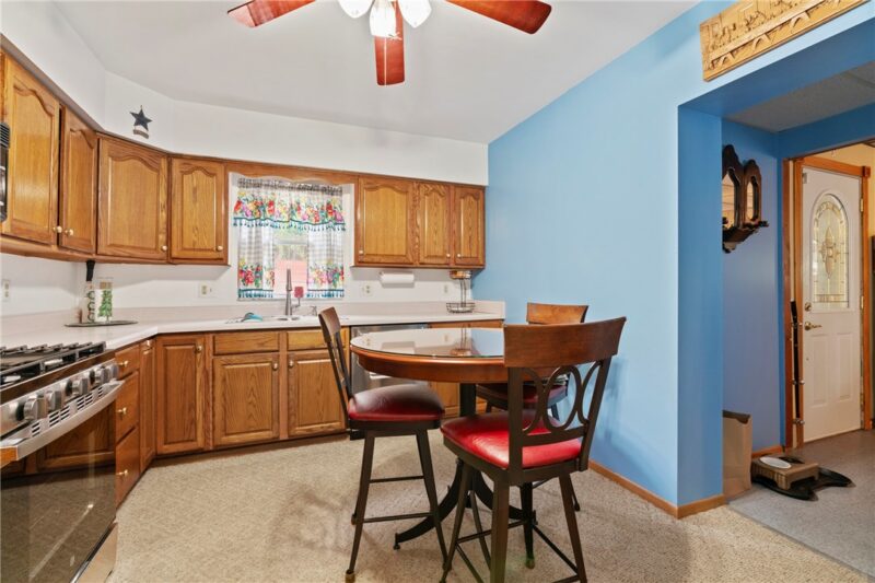 555 Hazelwood Ave — photo 8