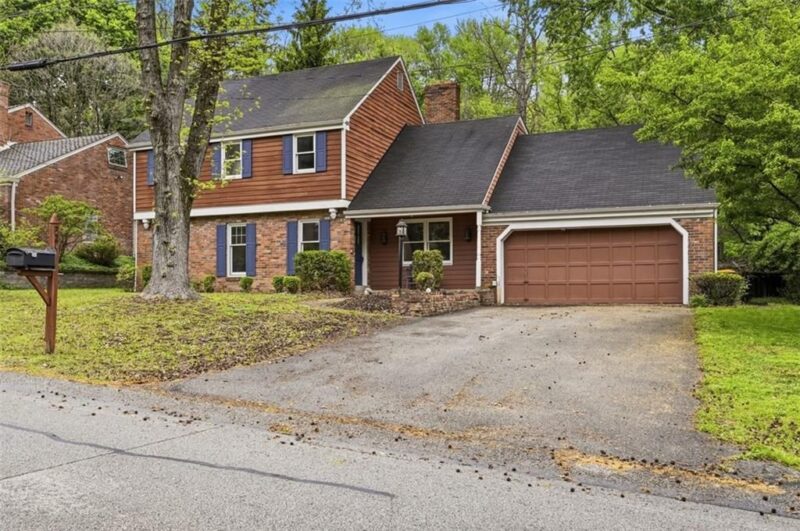 224 Thornberry Drive — photo 2