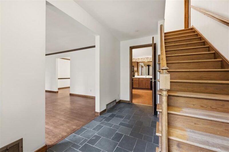 224 Thornberry Drive — photo 4