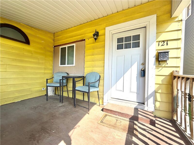 121 Elizabeth Ave — photo 3