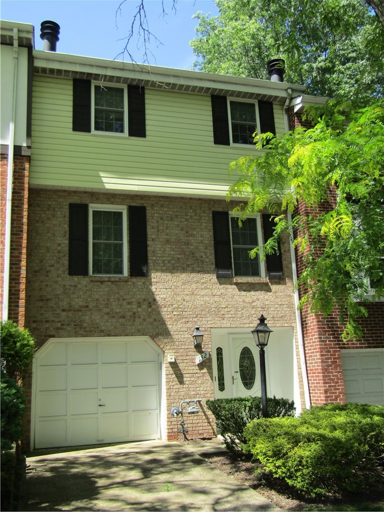 152 Aberdeen Dr — photo 2